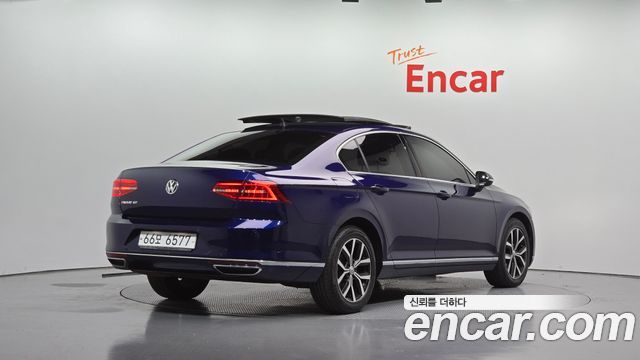 Volkswagen Passat 2018 — photo 2