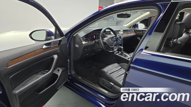 Volkswagen Passat 2018 — photo 10