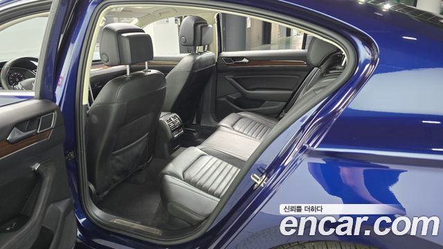 Volkswagen Passat 2018 — photo 11