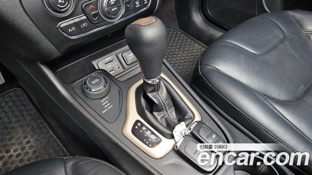 Jeep Cherokee 2016 — photo 9