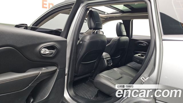 Jeep Cherokee 2016 — photo 11