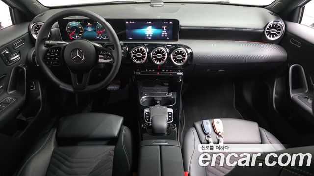 Mercedes-Benz A-Class 2020 — photo 10