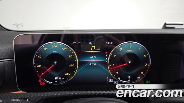Mercedes-Benz A-Class 2020 — photo 11