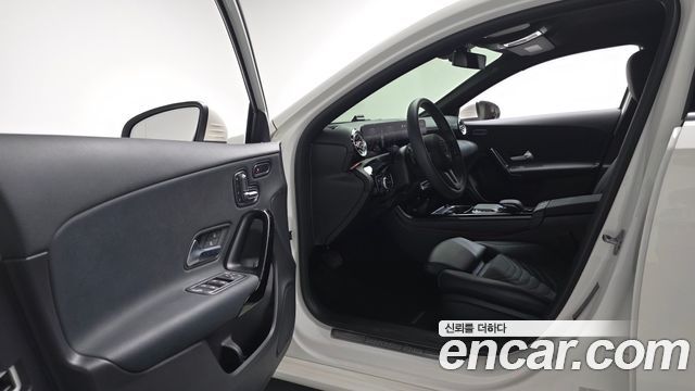 Mercedes-Benz A-Class 2020 — photo 13