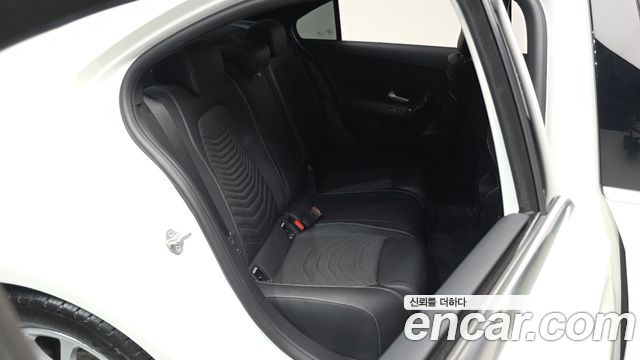 Mercedes-Benz A-Class 2020 — photo 17