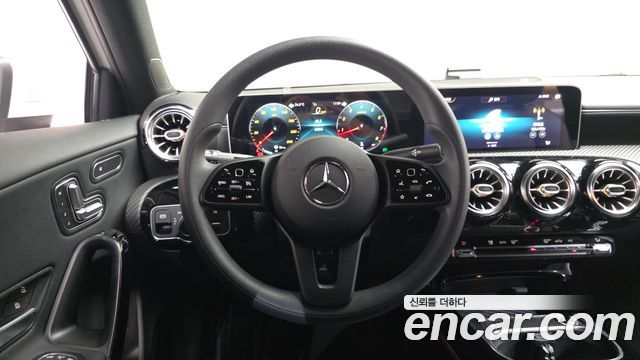 Mercedes-Benz A-Class 2020 — photo 19