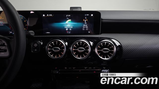 Mercedes-Benz A-Class 2020 — photo 20