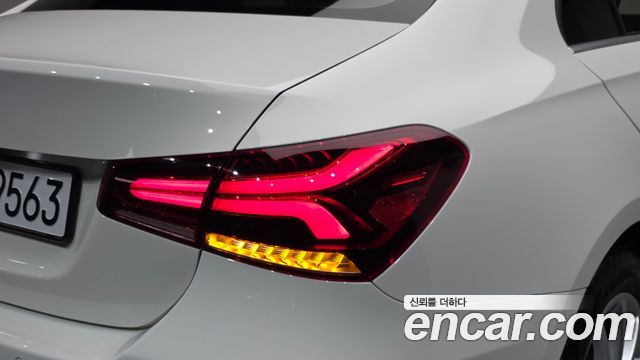 Mercedes-Benz A-Class 2020 — photo 9