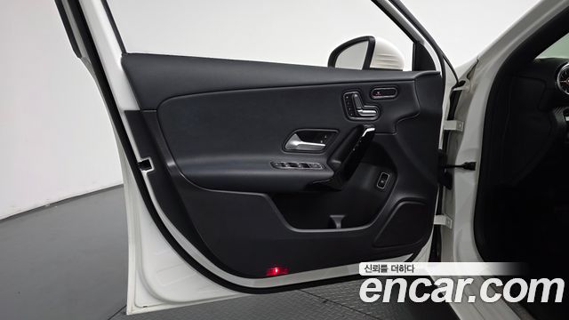 Mercedes-Benz A-Class 2020 — photo 14