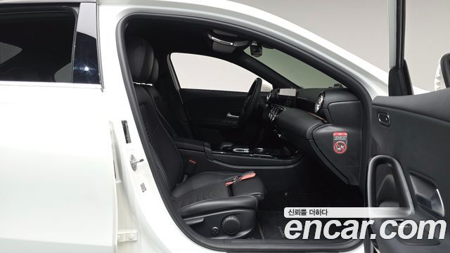 Mercedes-Benz A-Class 2020 — photo 16