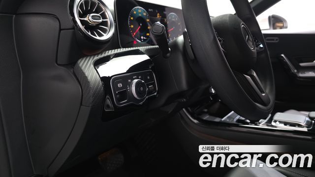 Mercedes-Benz A-Class 2020 — photo 28