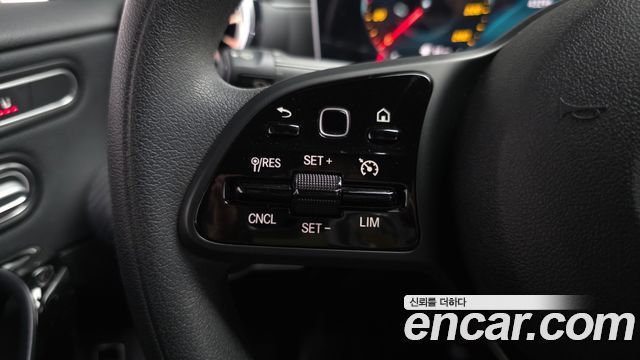Mercedes-Benz A-Class 2020 — photo 33
