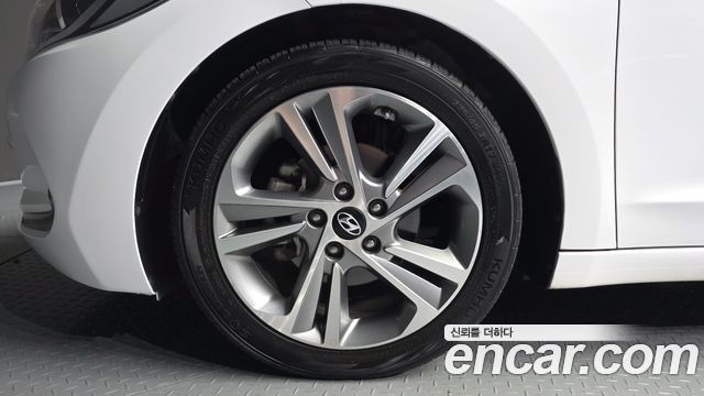 Hyundai AVANTE 2018 — photo 5
