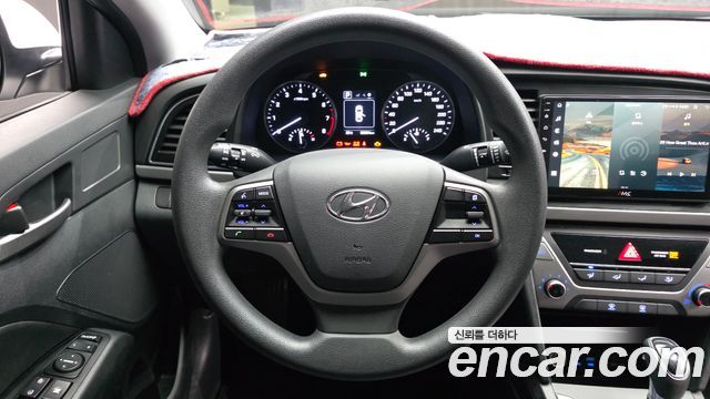 Hyundai AVANTE 2018 — photo 19