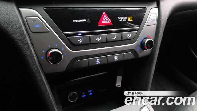 Hyundai AVANTE 2018 — photo 24