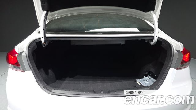 Hyundai AVANTE 2018 — photo 26