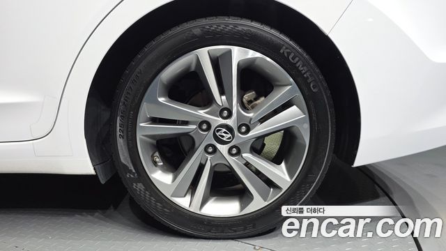 Hyundai AVANTE 2018 — photo 7