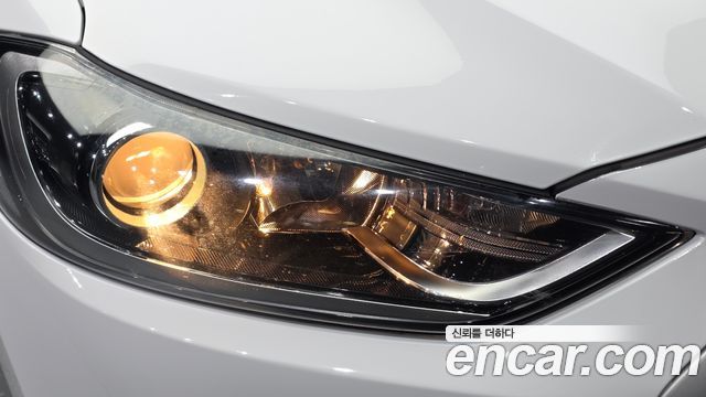 Hyundai AVANTE 2018 — photo 8