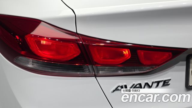 Hyundai AVANTE 2018 — photo 9