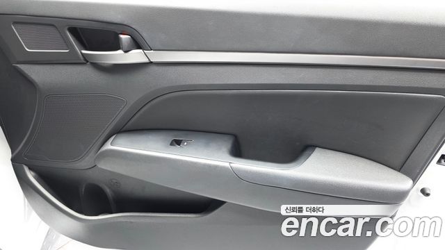 Hyundai AVANTE 2018 — photo 14