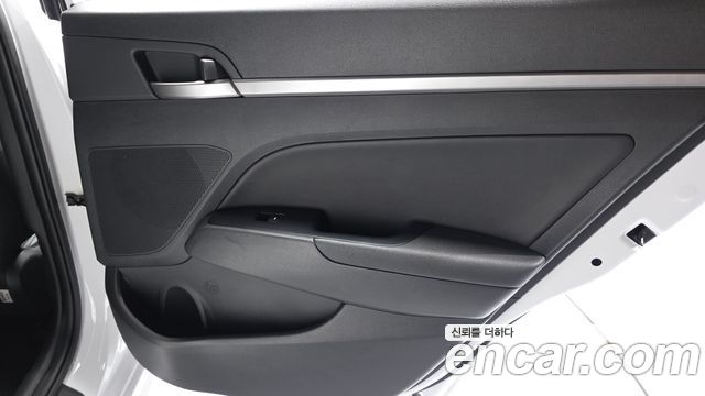 Hyundai AVANTE 2018 — photo 15