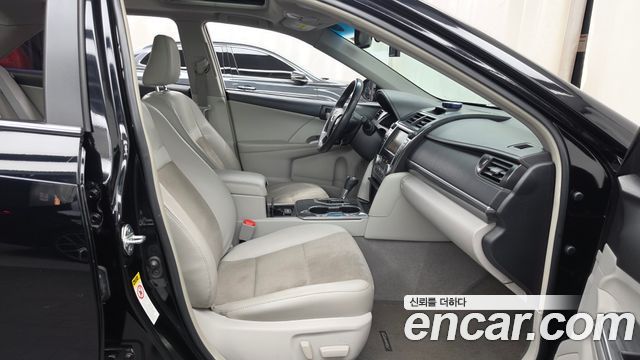 Toyota Camry 2012 — photo 11