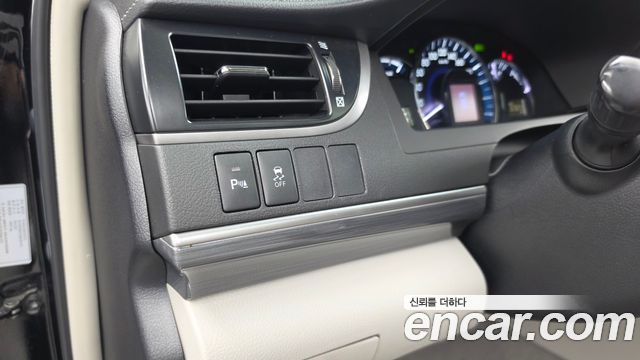 Toyota Camry 2012 — photo 16