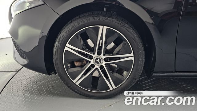 Mercedes-Benz A-Class 2025 — photo 5