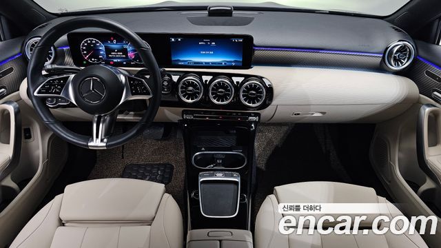 Mercedes-Benz A-Class 2025 — photo 10