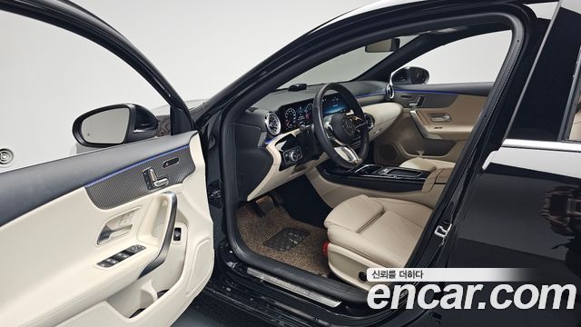 Mercedes-Benz A-Class 2025 — photo 13