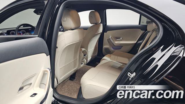 Mercedes-Benz A-Class 2025 — photo 18