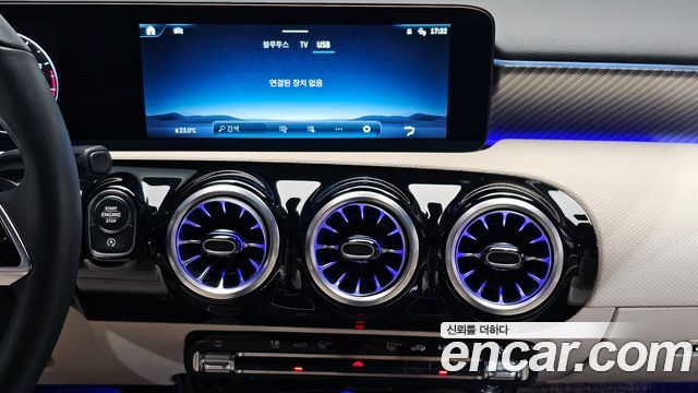 Mercedes-Benz A-Class 2025 — photo 24