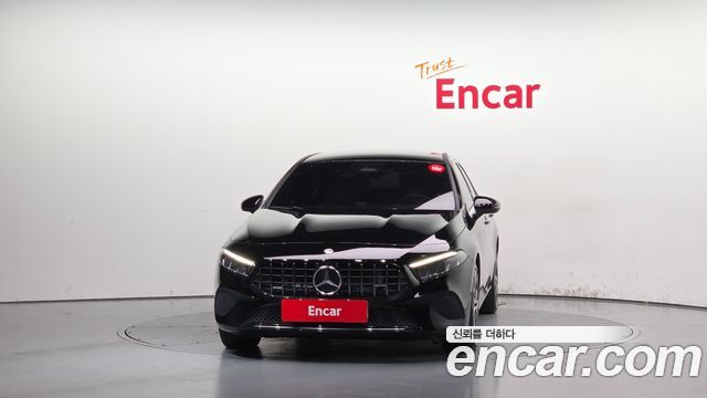 Mercedes-Benz A-Class 2025 — photo 3