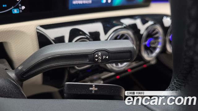 Mercedes-Benz A-Class 2025 — photo 9