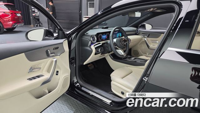 Mercedes-Benz A-Class 2025 — photo 10