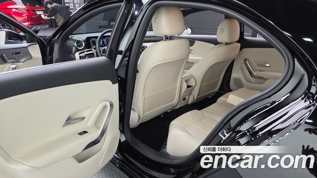 Mercedes-Benz A-Class 2025 — photo 11