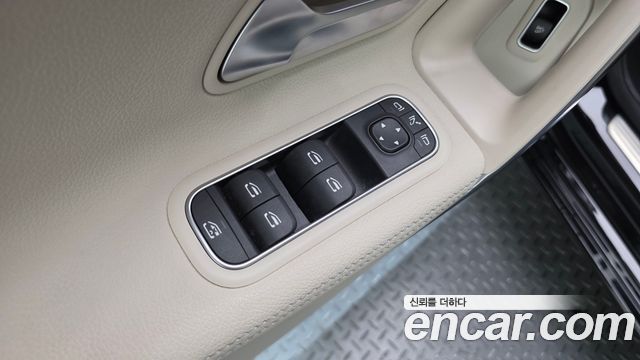 Mercedes-Benz A-Class 2025 — photo 13