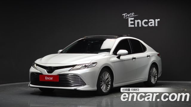 Toyota Camry 2018 — photo 1