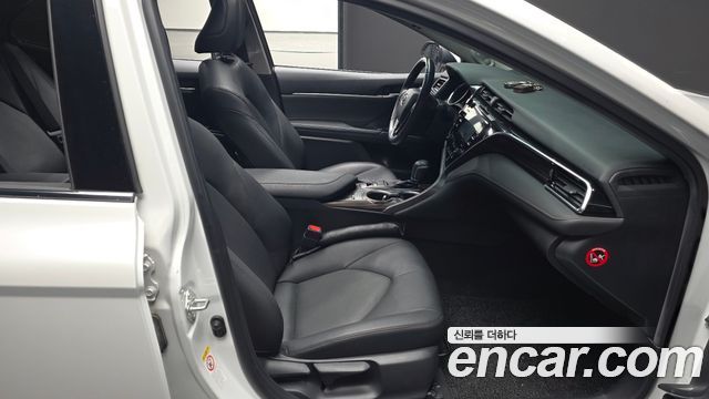 Toyota Camry 2018 — photo 11