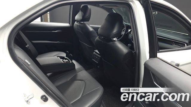 Toyota Camry 2018 — photo 12