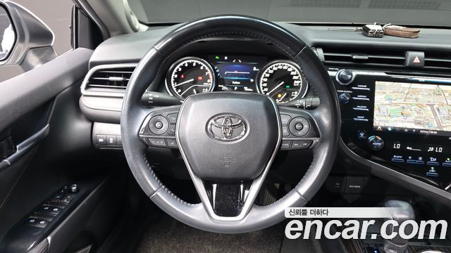Toyota Camry 2018 — photo 13