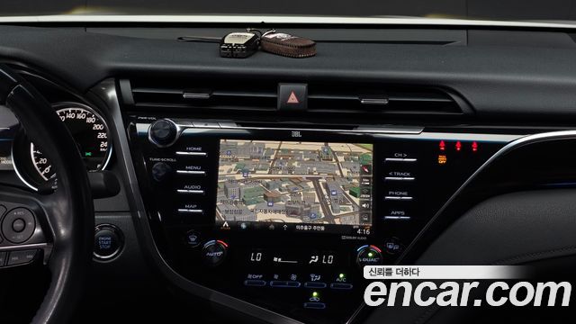 Toyota Camry 2018 — photo 14