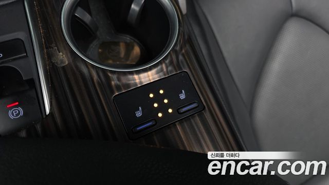 Toyota Camry 2018 — photo 19