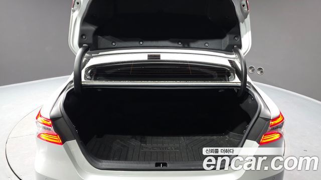 Toyota Camry 2018 — photo 20