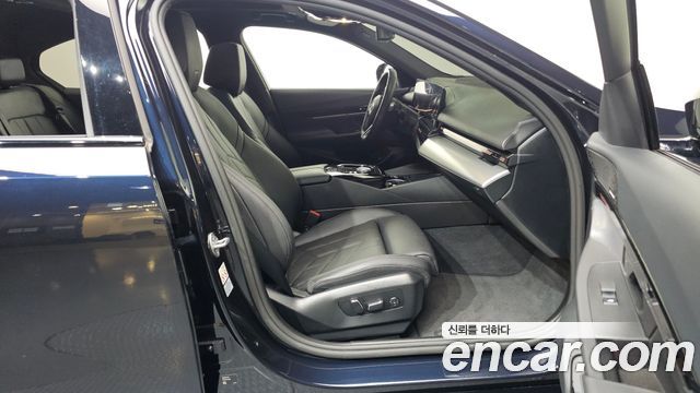 BMW 5-Series 2024 — photo 16