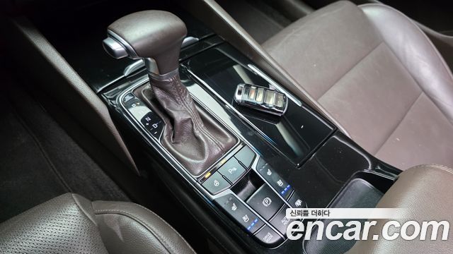 Kia K7 2016 — photo 9