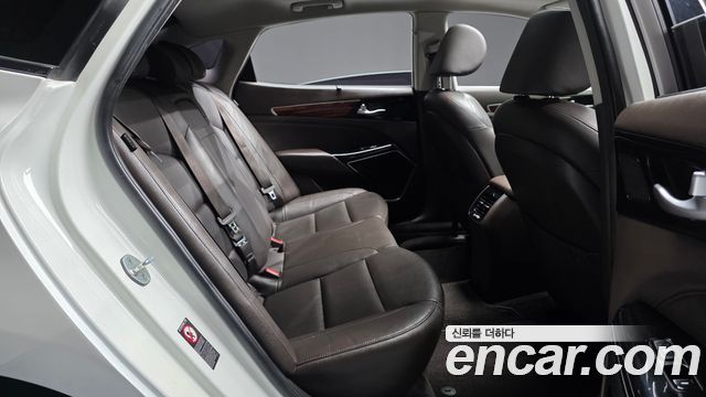 Kia K7 2016 — photo 11
