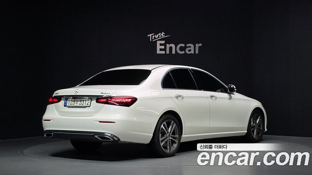 Mercedes-Benz E-Class 2022 — photo 2