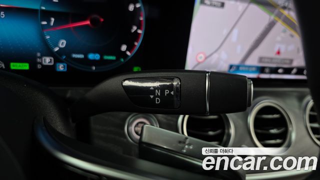 Mercedes-Benz E-Class 2022 — photo 12