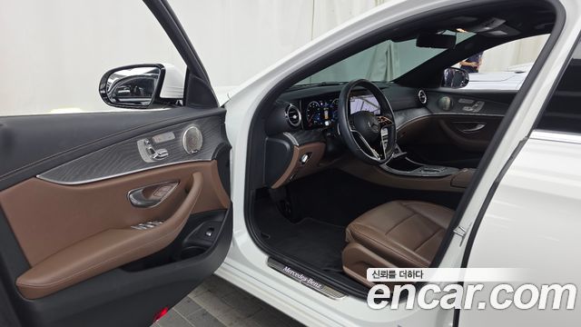Mercedes-Benz E-Class 2022 — photo 13